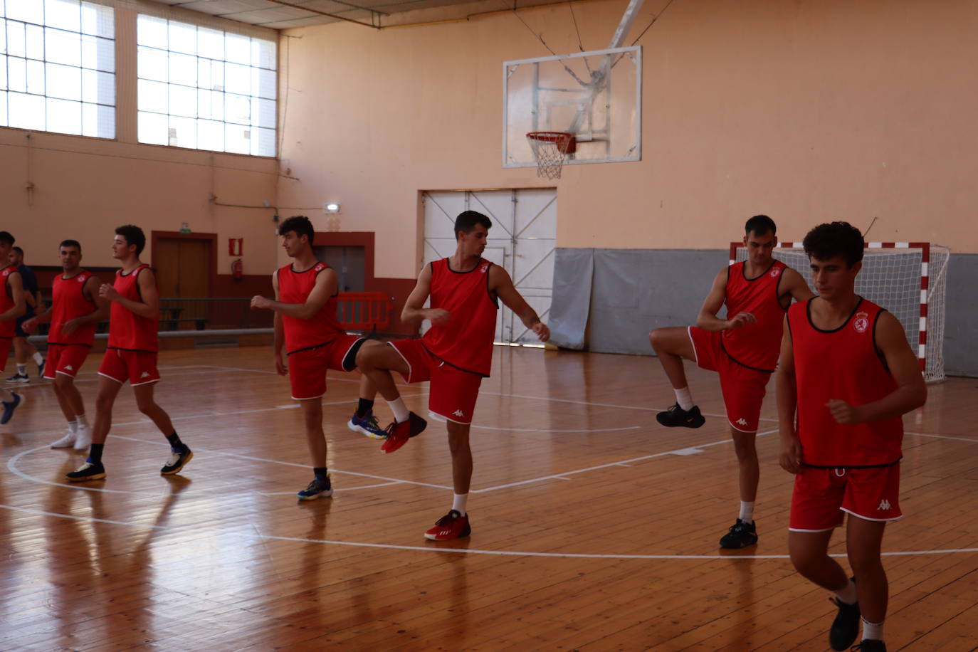Jugadores de la Cultural en el primer entrenamiento.