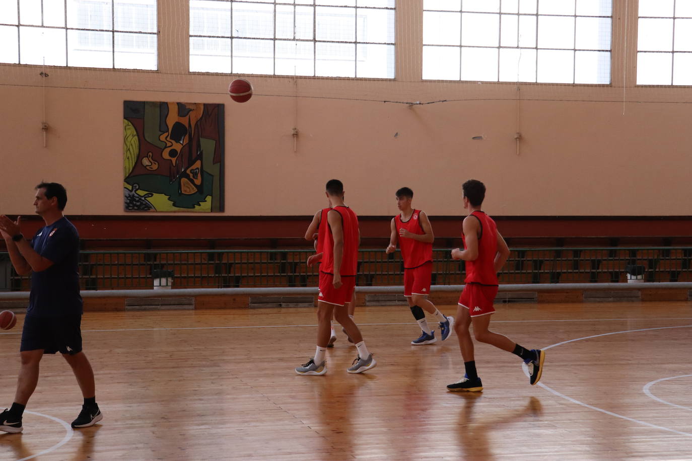 Jugadores de la Cultural en el primer entrenamiento con balón.
