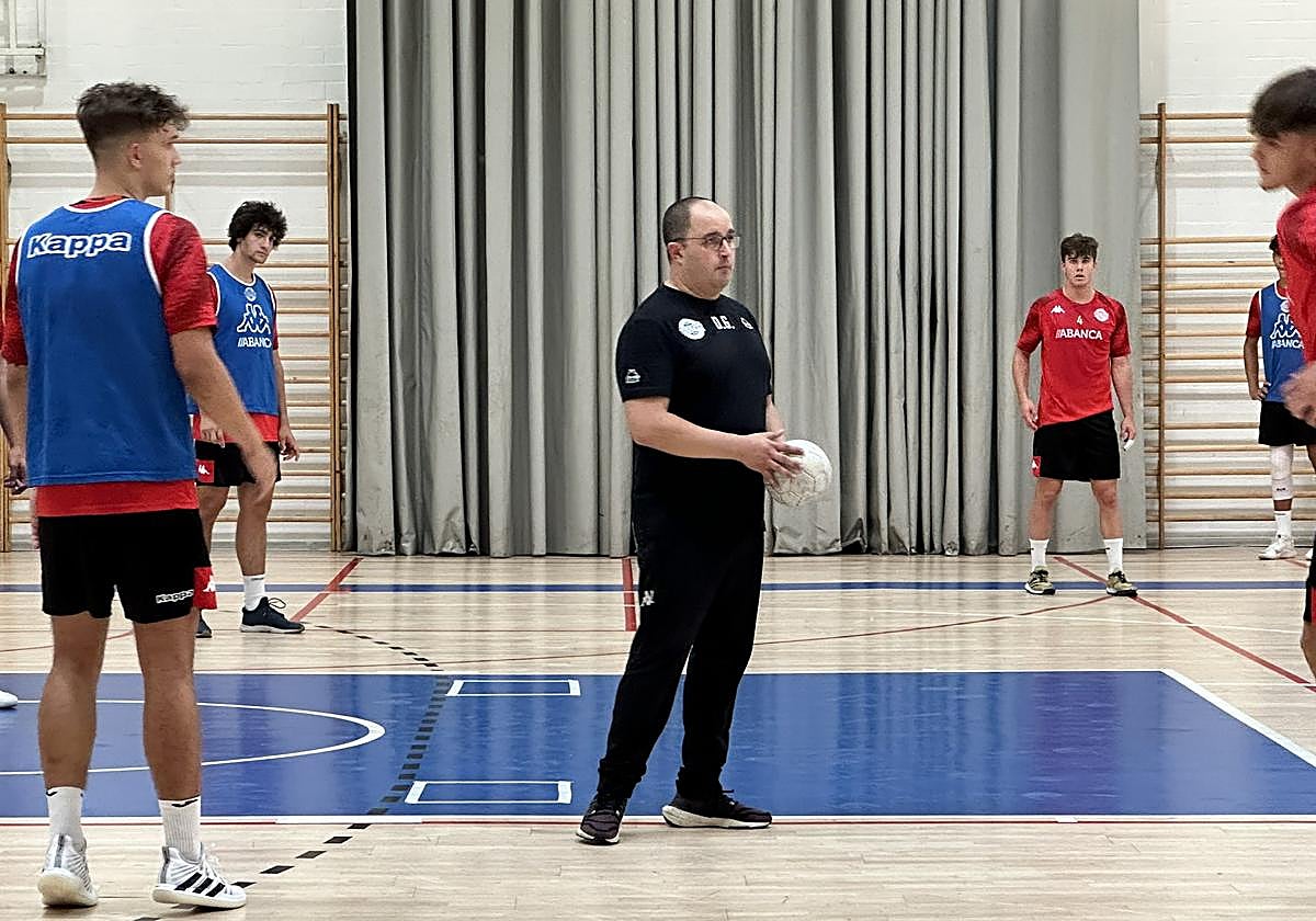 Dani Gordo, en un entrenamiento del Abanca Ademar.