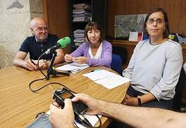Los concejales del grupo municipal socialista de Ponferrada, Mabel Fernández, Pedro Fernández y Silvia Blanco.
