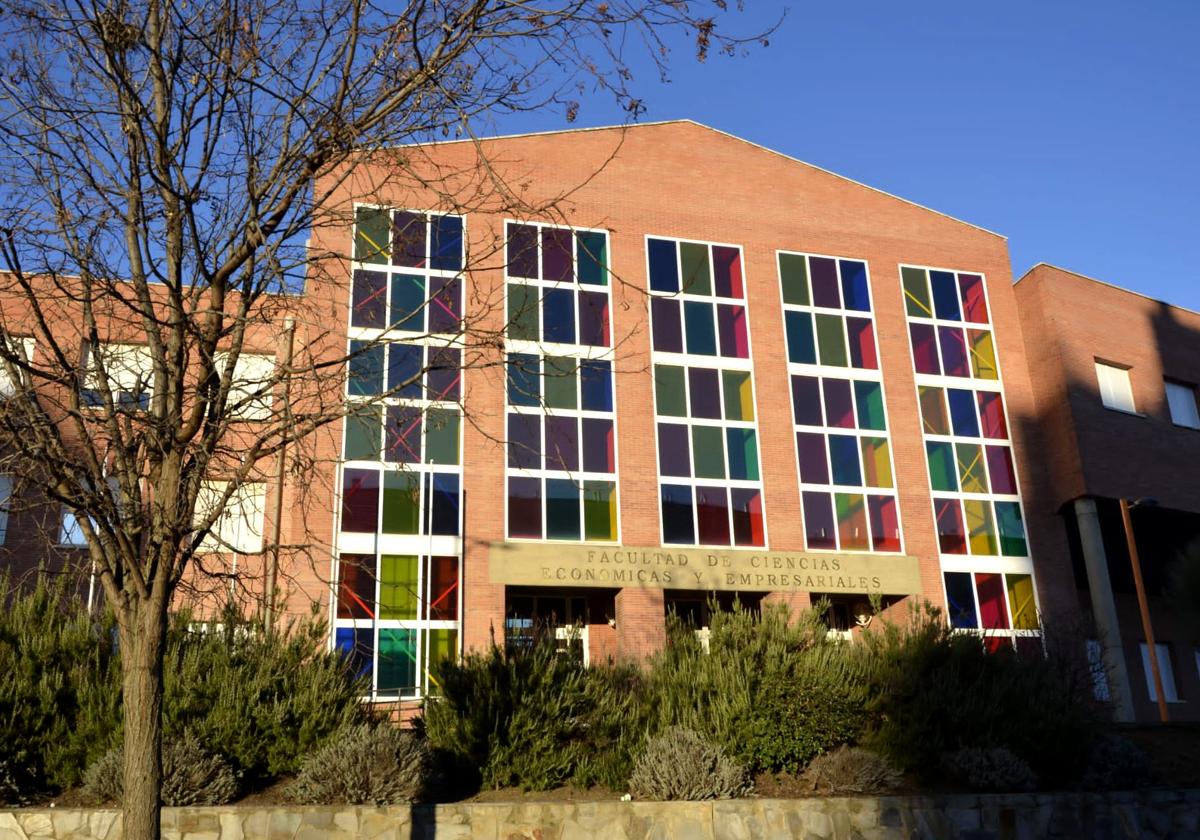 La Facultad de Económicas será sede de las conferencias.