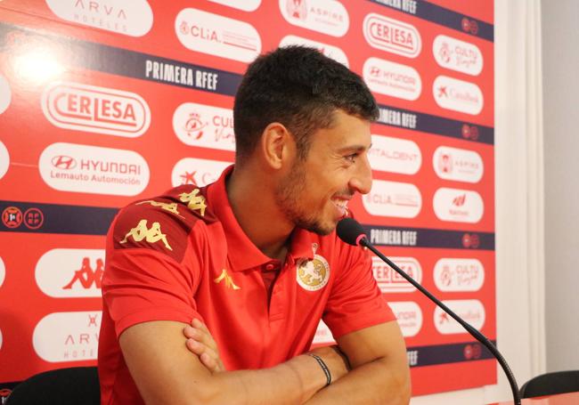 Kevin Presa, capitán de la Cultural y Deportiva Leonesa en rueda de prensa.