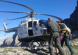 Imagen de archivo de un rescate en montaña en la provincia de León.