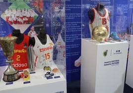 Camisetas, trofeos y medallas son algunos de los objetos que se pueden encontrar en la exposición