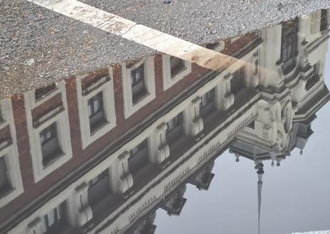 Imagen secundaria 1 - La lluvia sigue cayendo en la capital leonesa.