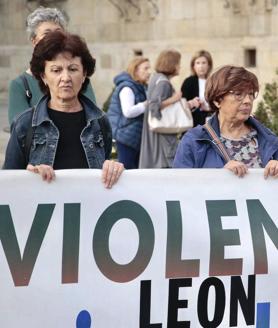 Imagen secundaria 2 - Concentración de 'Los lunes sin sol' en León