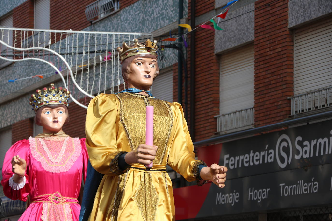 Gigantes y Cabezudos en Santa María del Páramo