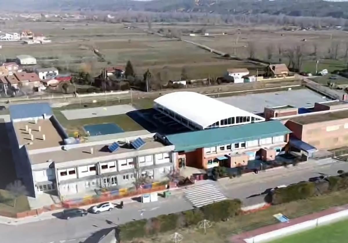 Imagen aérea del Colegio de Los Adiles de Villaobispo.