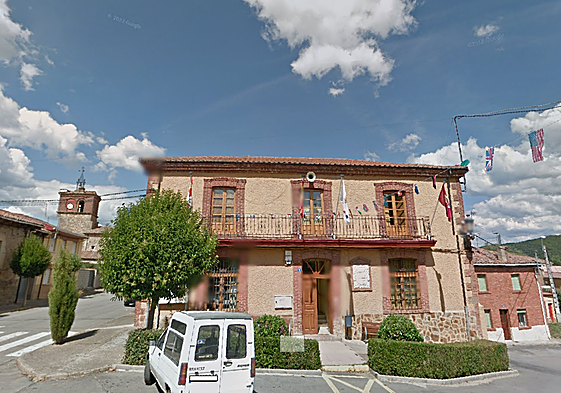 El Ayuntamiento es uno de los lugares donde los más pequeños acuden a clase.