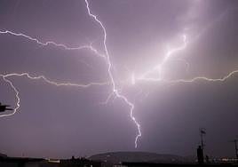 Rayos en la provincia de León en una imagen de archivo.