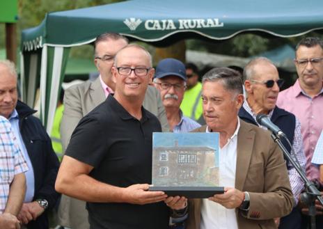 Imagen secundaria 1 - Entrega de placas en la inauguración de la Feria de Lorenzana