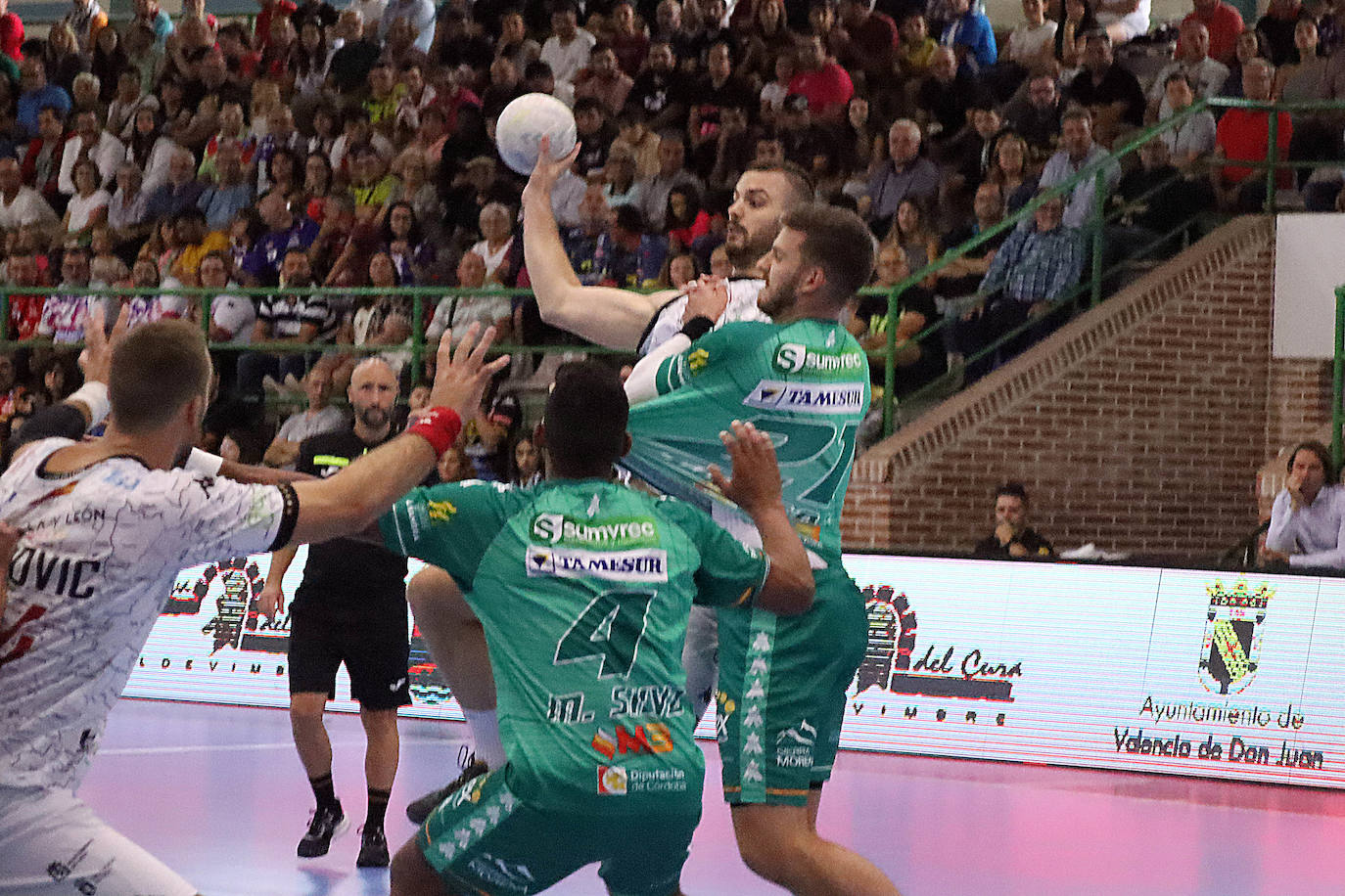 El Abanca Ademar empieza empatando en Astorga