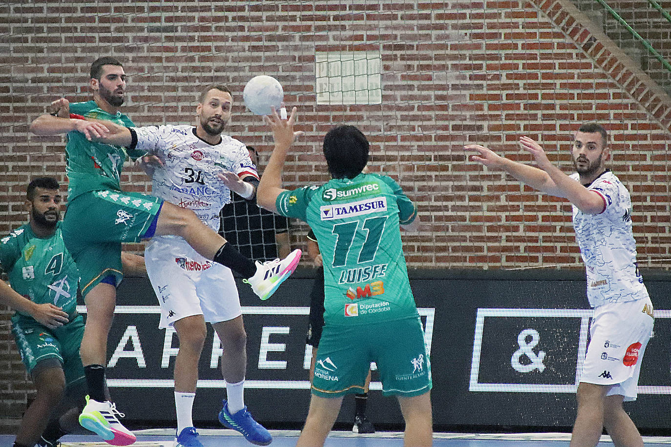 El Abanca Ademar empieza empatando en Astorga