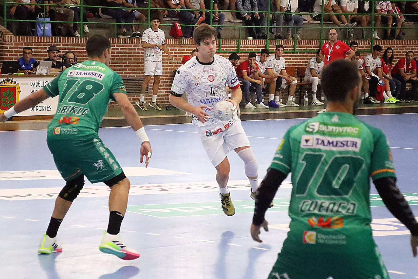 El Abanca Ademar empieza empatando en Astorga