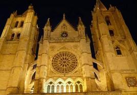 La Catedral de León con su actual sistema de iluminación.