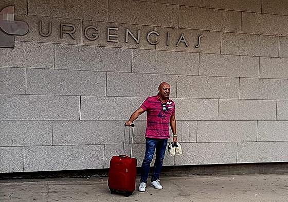 Víctor Pérez a su llegada al centro de salud de Astorga