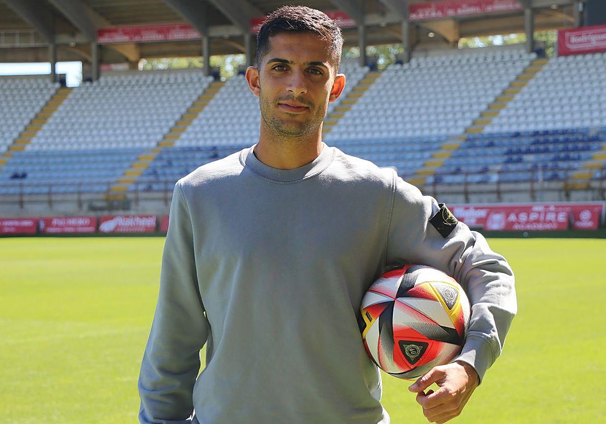 El futbolista de la Cultural Bicho posa para leonoticias.
