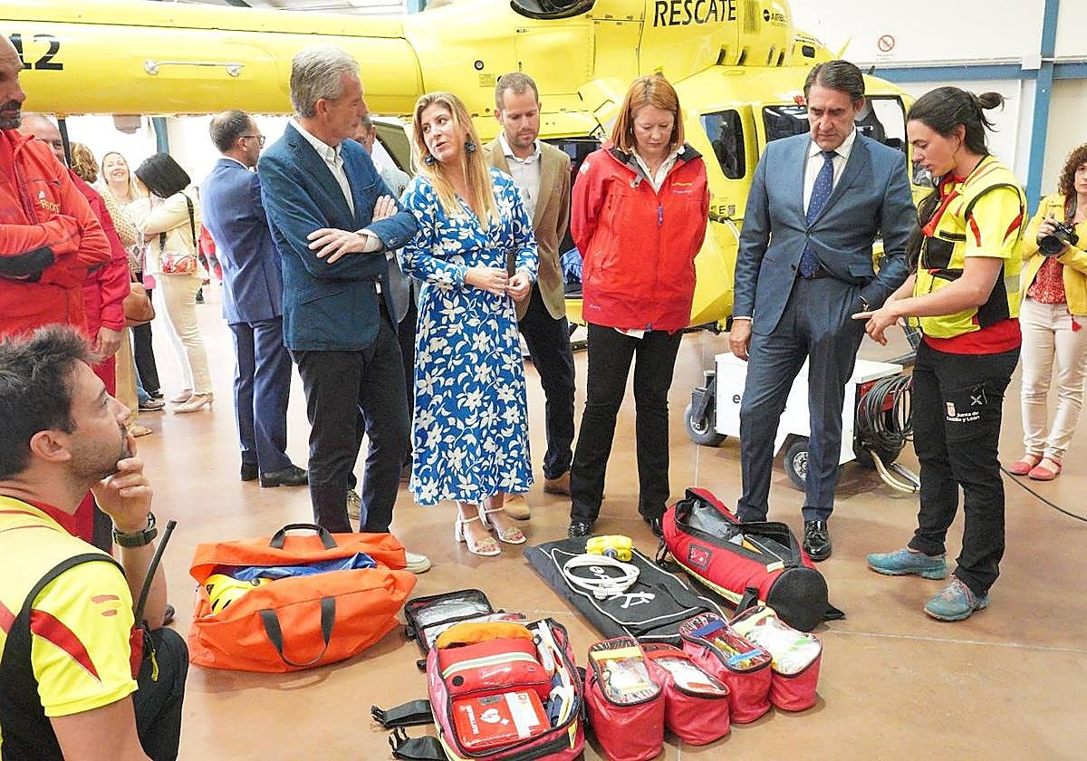 El consejero de Medio Ambiente, Vivienda y Ordenación del Territorio, Juan Carlos Suárez-Quiñones, en su visita al GRS de la Junta.