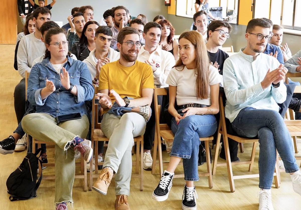 José Manuel Rubio, segundo por la izquierda, nuevo secretario general de Juventudes Socialistas de León.