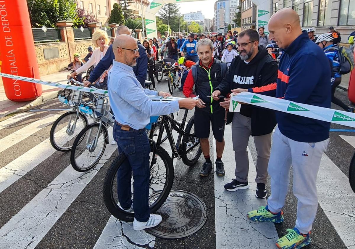 Imagen principal - Día de la Bici: León se monta en la bicicleta