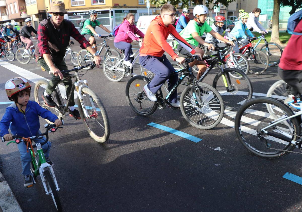 Imagen secundaria 1 - Día de la Bici: León se monta en la bicicleta