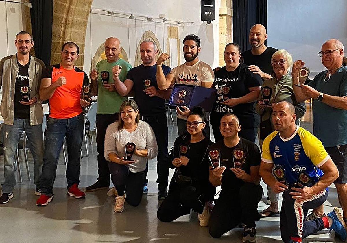 Imagen principal - Carlos Fernández se lleva el Open de Mansilla de Pulsos