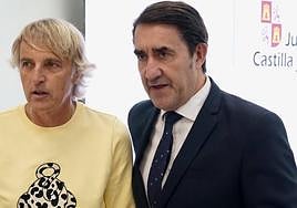 El consejero de Medio Ambiente, Vivienda y Ordenación del Territorio, Juan Carlos Suárez-Quiñones, firma el protocolo entre la Fundación Patrimonio Natural y los ayuntamientos de Pola de Gordón y La Robla para la gestión y promoción del centro MTB.