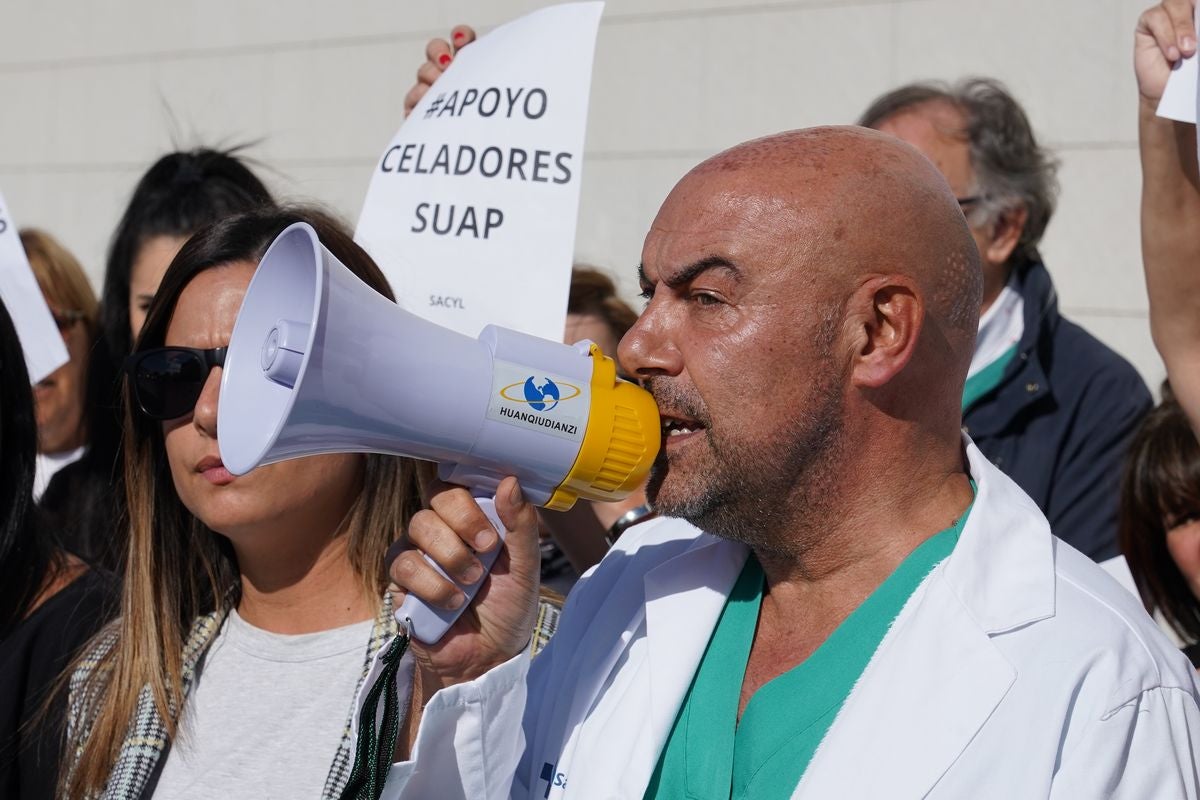 Concentración en apoyo a los celadores en huelga de hambre del centro de salud de Astorga