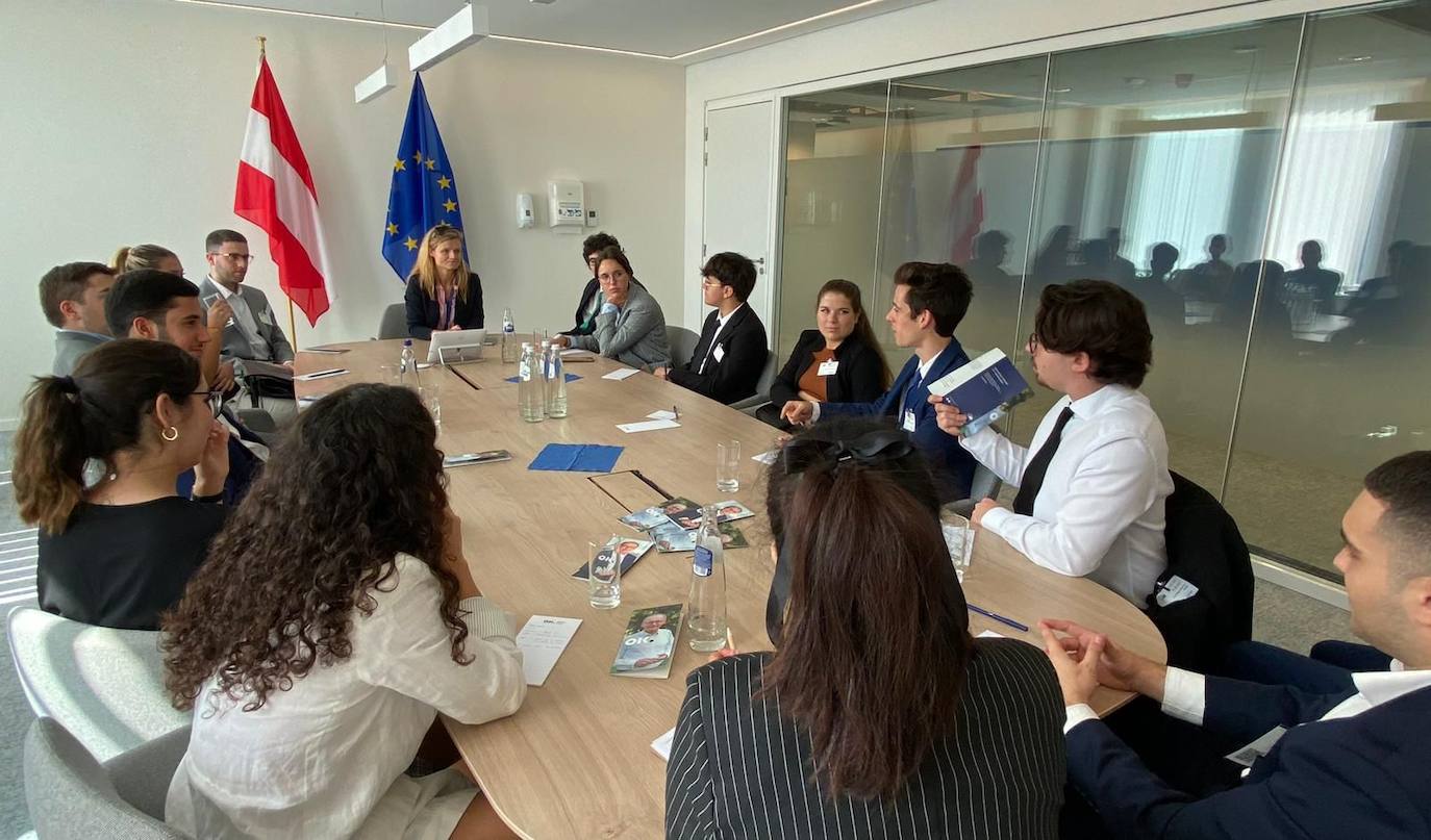 Un alumno de la Universidad de León viaja a la OTAN