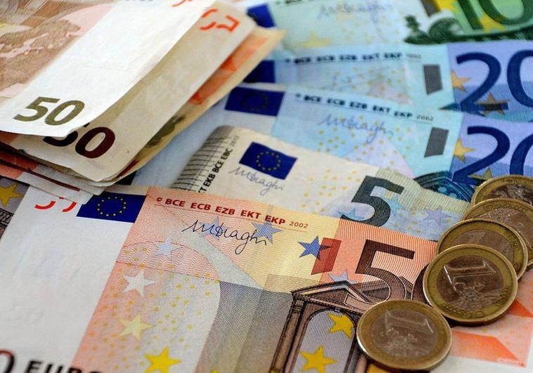Un varón se queda con más de 4.300 euros de facturas que cobraba para su empresa