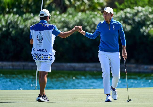 Álvaro Prada, junto a Carlota Ciganda, en la Solheim Cup de esta última semana