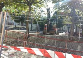 Obras en la plaza Mayor de Navatejera.