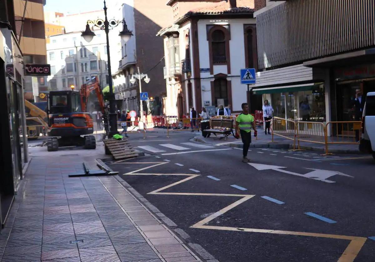 Obras en la calle San Agustín, que finalmente será peatonal.