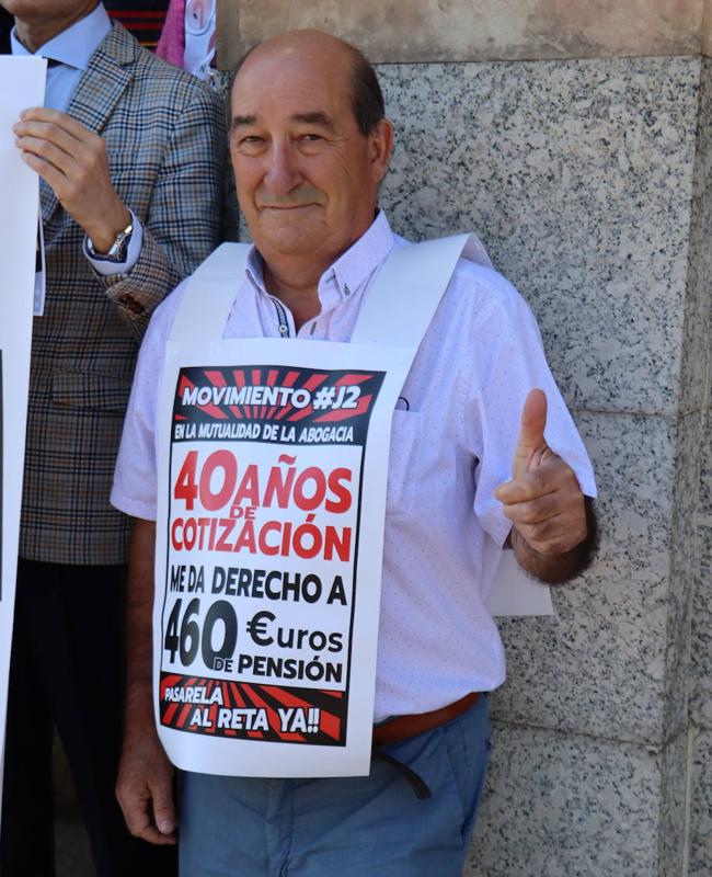 Amador Fernández, abogado leonés que cobrará 460 euros de pensión tras 41 años cotizados.