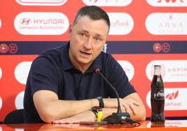 Raúl Llona, entrenador de la Cultural y Deportiva Leonesa.