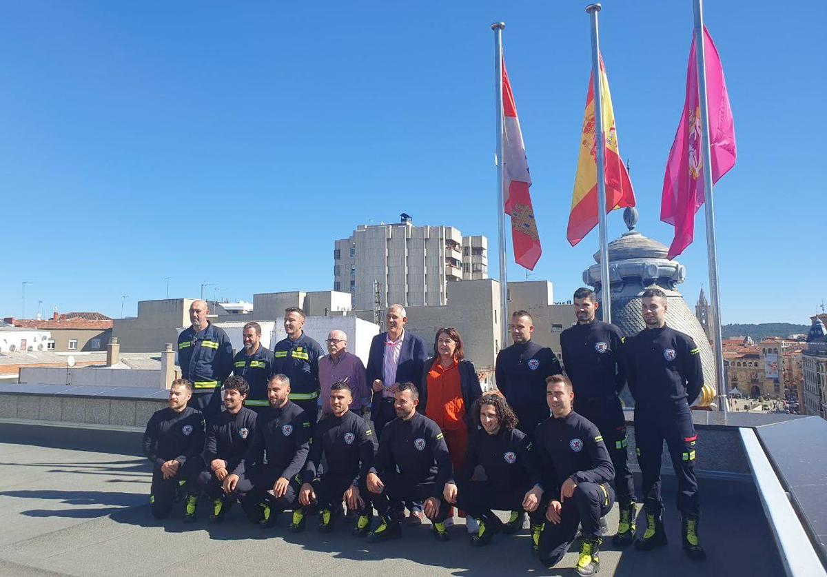 Los nuevos bomberos del parque leonés.