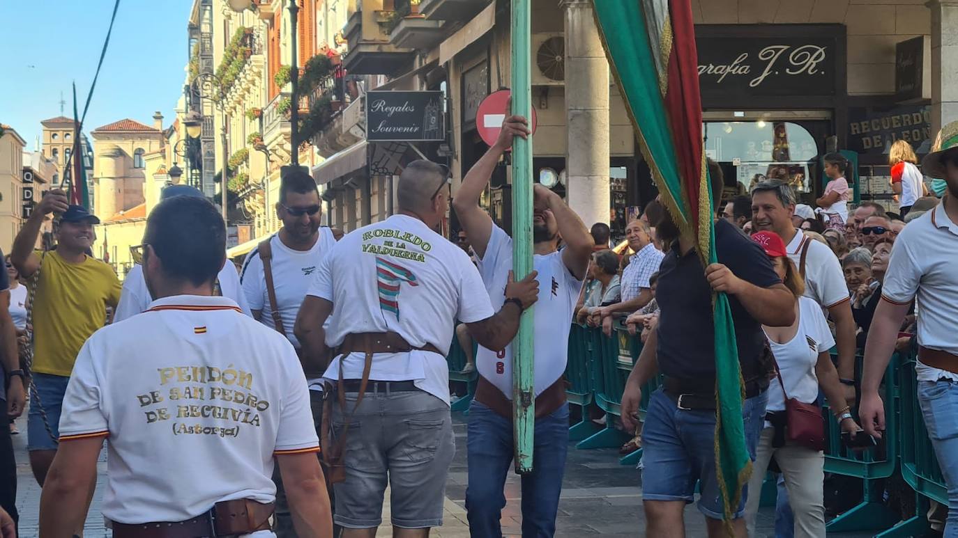 Desfile de pendones en León