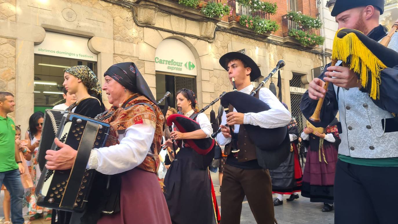 Desfile de pendones en León