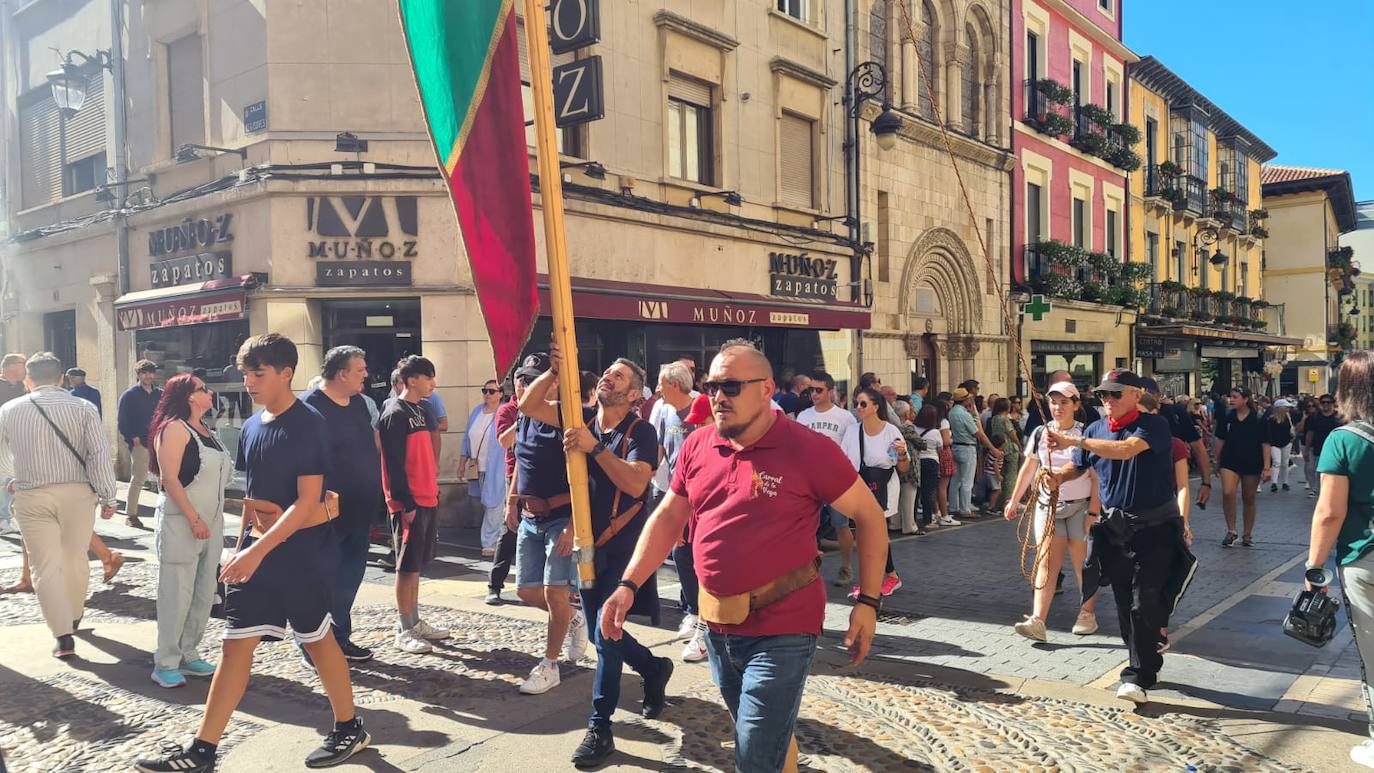 Desfile de pendones en León