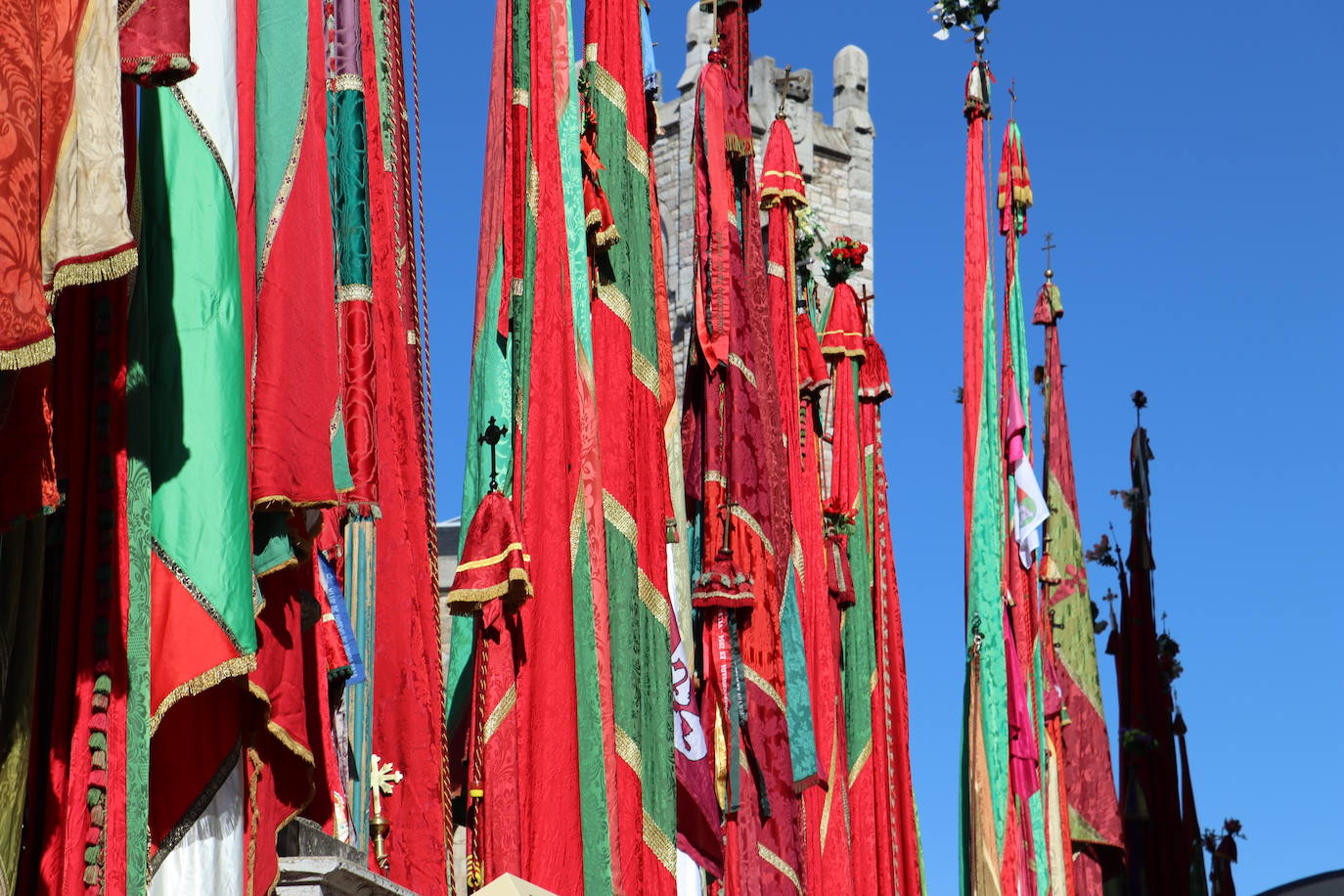 Desfile de pendones en León