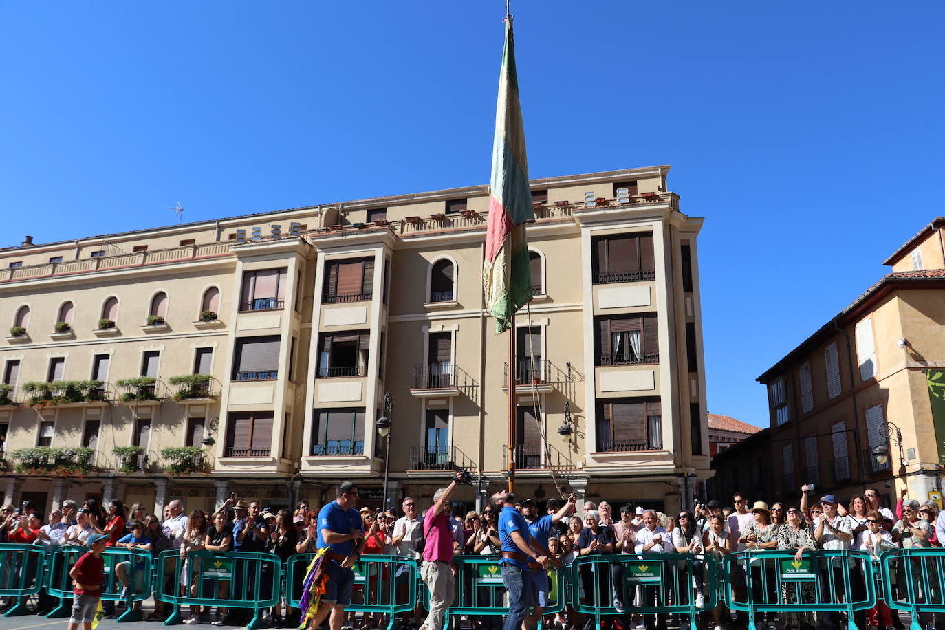 Desfile de pendones en León