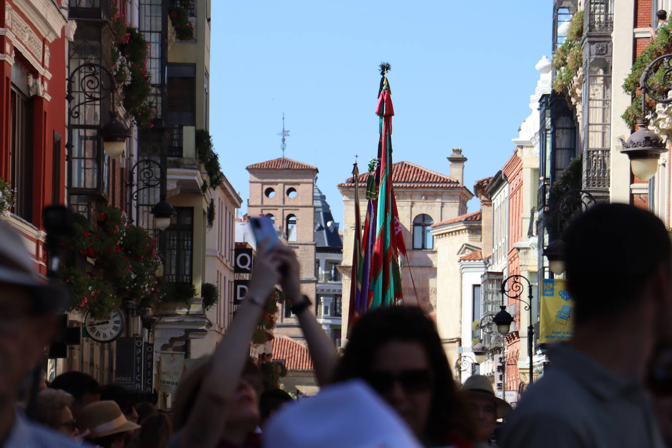 Desfile de pendones en León