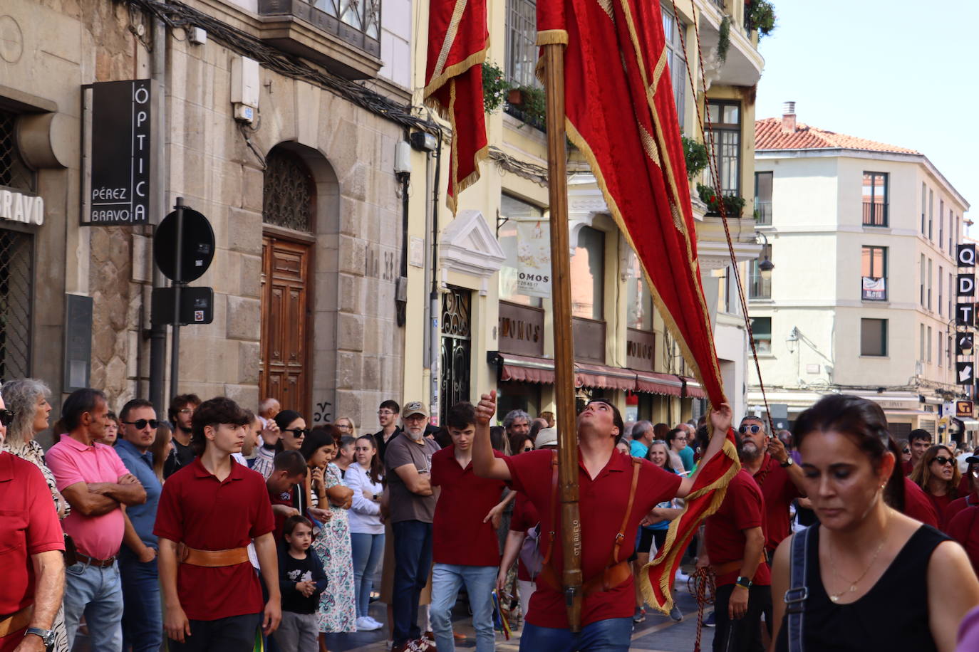 Desfile de pendones en León