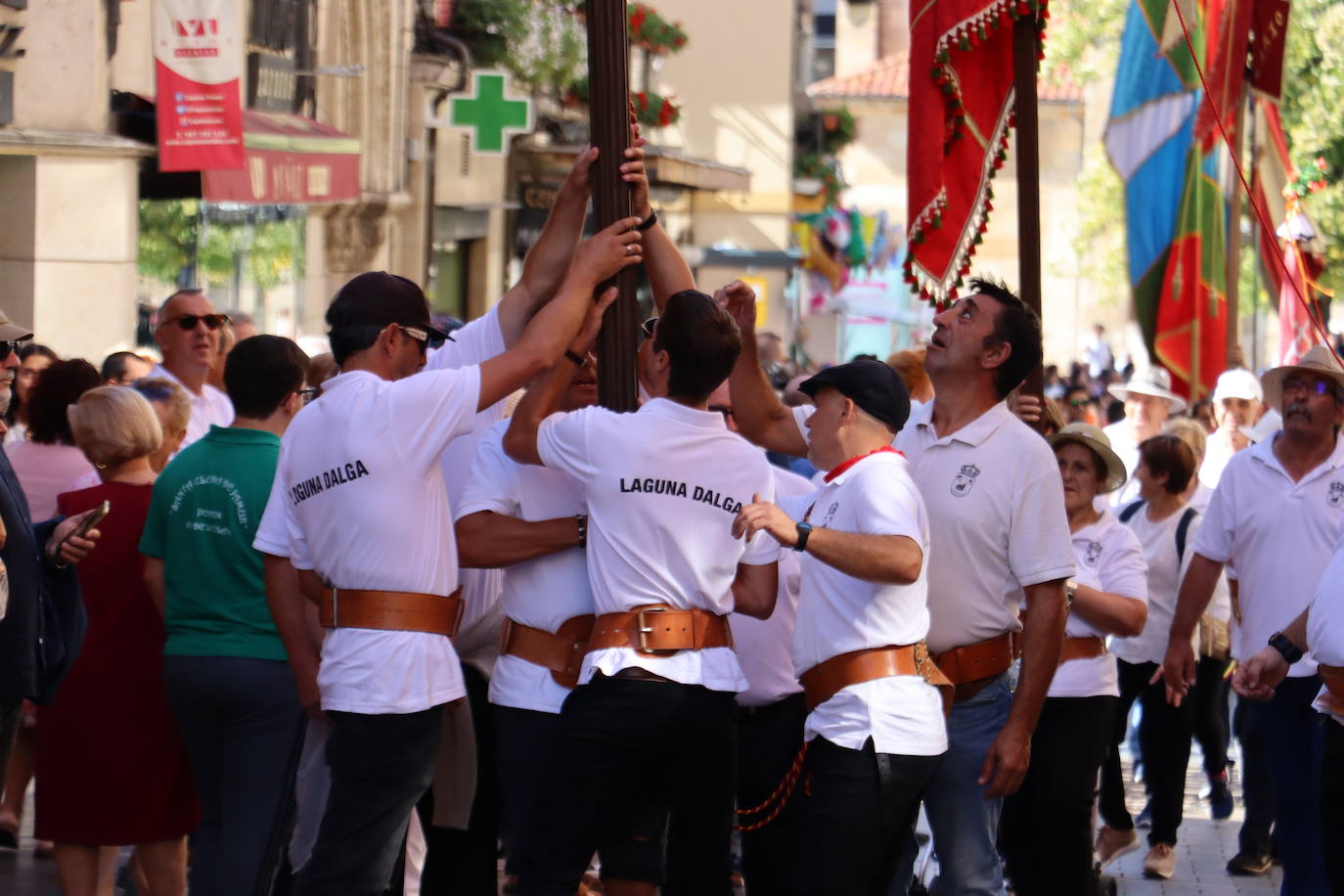 Desfile de pendones en León