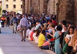 El ambiente en las calles de León fue más propio del verano.