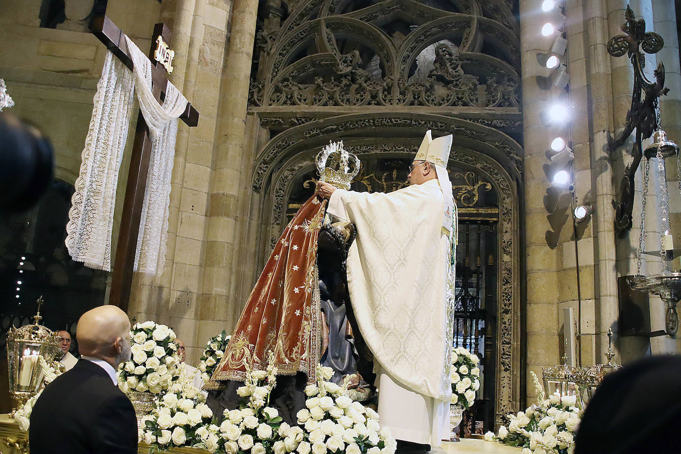 Las mejores imágenes de la coronación de la Virgen del Mercado