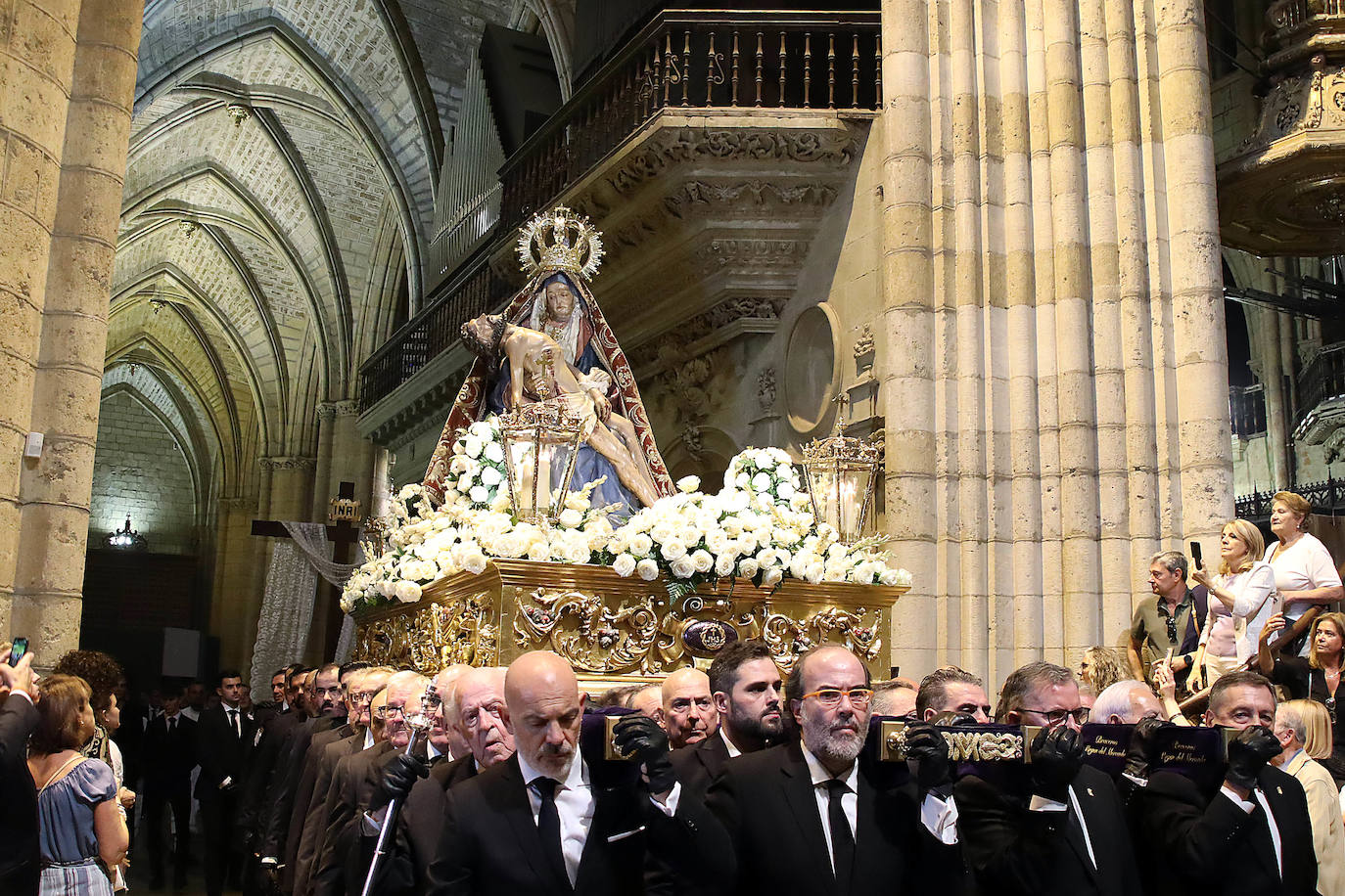 Las mejores imágenes de la coronación de la Virgen del Mercado