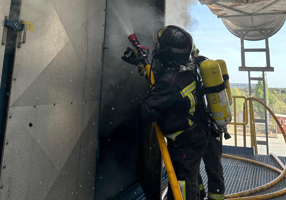 Instalaciones de Latem Aluminium en Villadangos del Páramo donde se ha producido el origen del fuego y actuación de Bomberos de León.