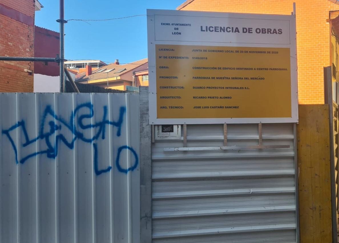 Imagen secundaria 1 - El casco viejo de León recupera una calle cuatro años después