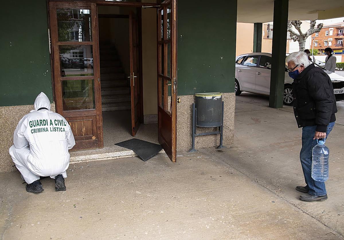 Trabajos de la Guardia Civil para esclarecer los hechos ocuridos en Mansilla de las Mulas.
